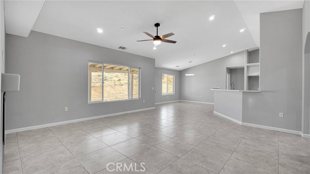 7939 Lassen Avenue, Hesperia CA: https://media.crmls.org/medias/b61991cb-5f3d-4f24-a77c-0a1336c3592d.jpg
