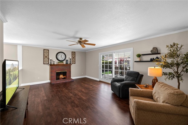 15291 Newcastle Lane, Huntington Beach CA: https://media.crmls.org/medias/b619e517-23e3-4204-a5c0-01c66e1e86cb.jpg