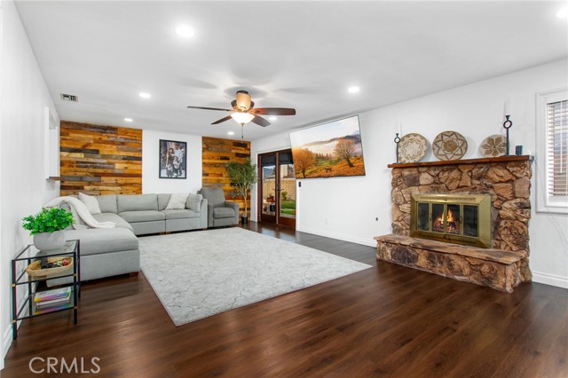 Detail Gallery Image 3 of 35 For 43160 Sandy Ct, Hemet,  CA 92544 - 3 Beds | 2 Baths