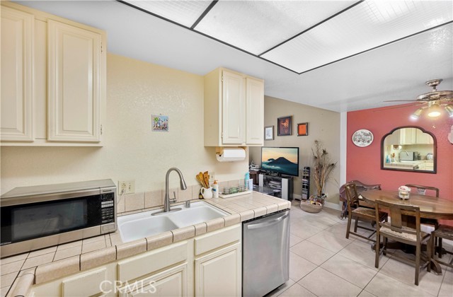 Detail Gallery Image 10 of 18 For 5307 N Barranca Ave #I,  Covina,  CA 91722 - 2 Beds | 2 Baths