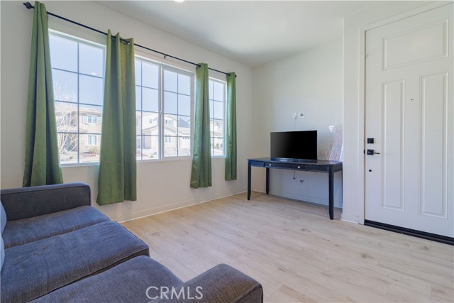 Detail Gallery Image 22 of 27 For 15755 Parry Peak Dr, Fontana,  CA 92336 - 6 Beds | 3/1 Baths