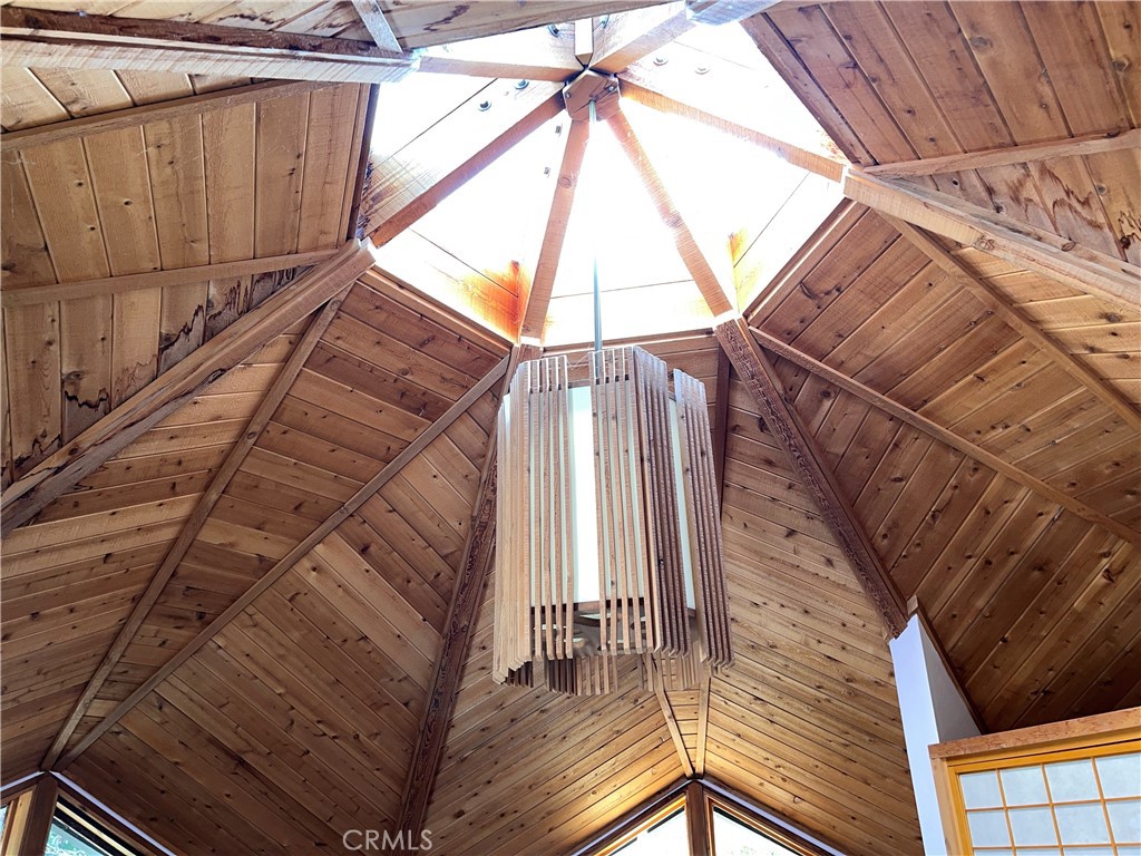 https://media.crmls.org/medias/b61c1f98-00a4-4517-94d1-5511b8384f86.jpg?preset=X-Large