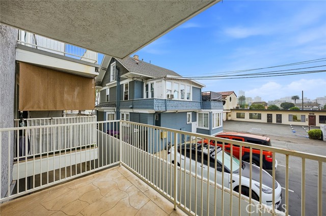 Detail Gallery Image 6 of 22 For 637 Atlantic #3,  Long Beach,  CA 90802 - 2 Beds | 2 Baths