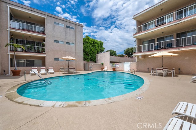 4487 Colbath Avenue, Sherman Oaks, California 91423, 2 Bedrooms Bedrooms, ,2 BathroomsBathrooms,Condominium,For Sale,Colbath,SR25023078