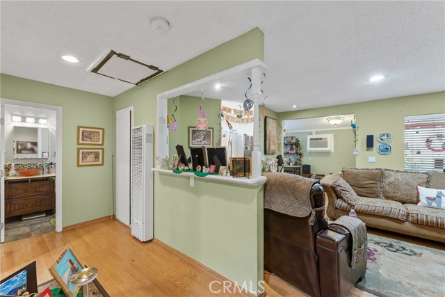 Detail Gallery Image 21 of 49 For 3812 Middlebury, Los Angeles,  CA 90004 - 3 Beds | 2/1 Baths