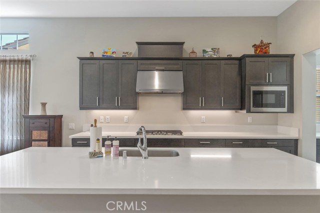 Detail Gallery Image 11 of 47 For 25124 Limetree Ln, Canyon Country,  CA 91387 - 2 Beds | 2/1 Baths