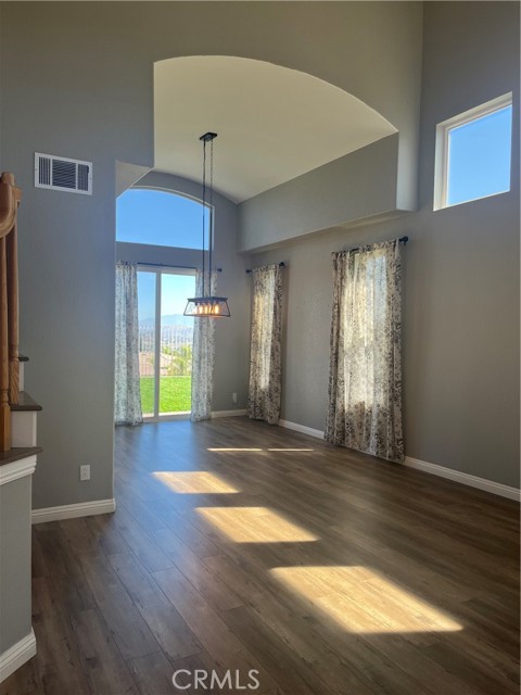 Detail Gallery Image 6 of 8 For 9 Corte Montena, Lake Elsinore,  CA 92532 - 4 Beds | 2/1 Baths