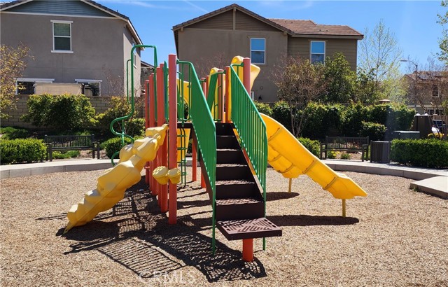 22013 Barrington Way, Saugus CA: https://media.crmls.org/medias/b61eeb9b-8dee-4fc6-b0fb-0f9b137e97fb.jpg