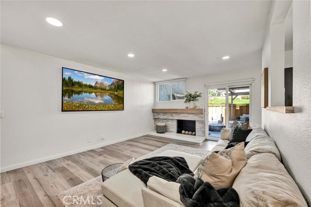 Detail Gallery Image 5 of 53 For 6512 E Camino Vista #6,  Anaheim Hills,  CA 92807 - 3 Beds | 2 Baths