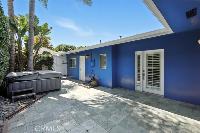 Detail Gallery Image 2 of 31 For 414 N Gertruda #B,  Redondo Beach,  CA 90277 - 3 Beds | 2 Baths