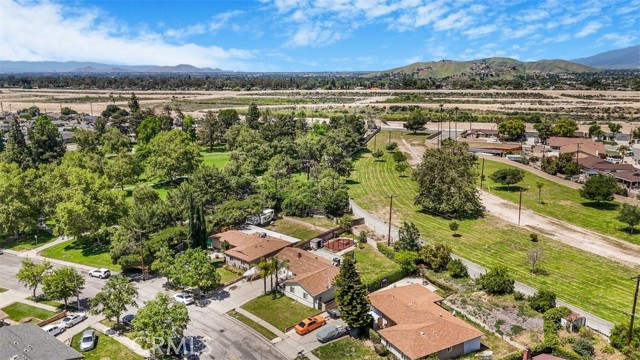 3940 N Golden Avenue, San Bernardino CA: https://media.crmls.org/medias/b62046bf-fcfa-4f92-9697-9625048e64a6.jpg