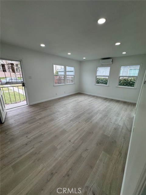 Detail Gallery Image 1 of 11 For 201 E Home St, Long Beach,  CA 90805 - 2 Beds | 1 Baths