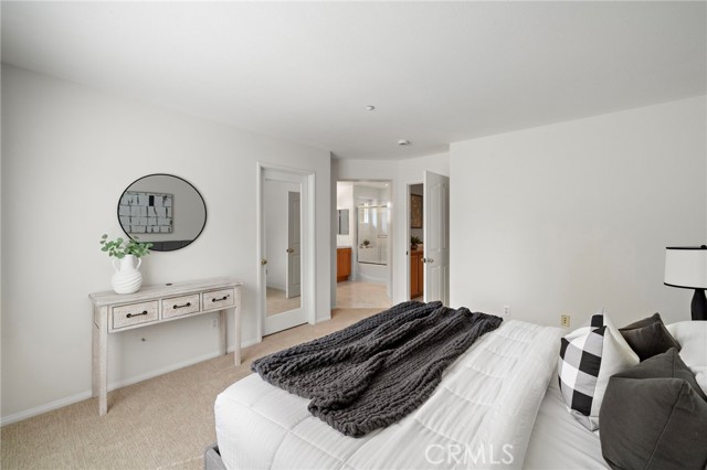 Image 22 of 40 For 25 Harwick Court