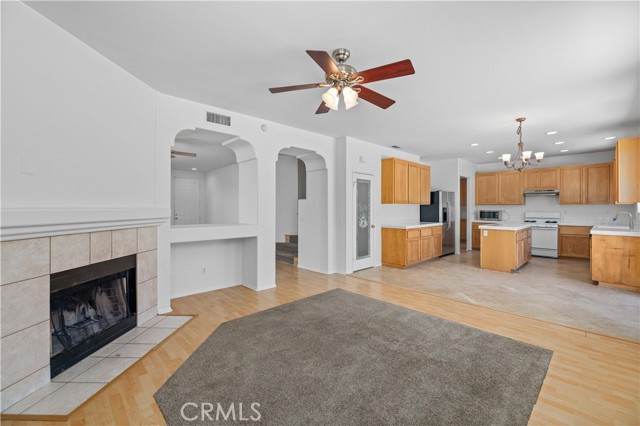 Detail Gallery Image 5 of 29 For 39221 Chantilly Ln, Palmdale,  CA 93551 - 5 Beds | 4 Baths
