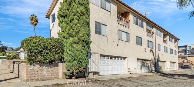 Property photo of 824 W 6th ST