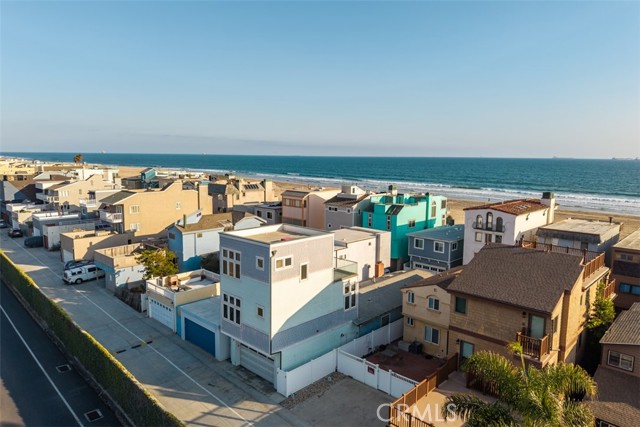 55 B Surfside Avenue, Surfside CA: https://media.crmls.org/medias/b622729e-db06-4a96-806a-78386faf805b.jpg