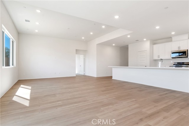 Detail Gallery Image 6 of 26 For 13743 Mesa View Dr, Victorville,  CA 92392 - 5 Beds | 2 Baths