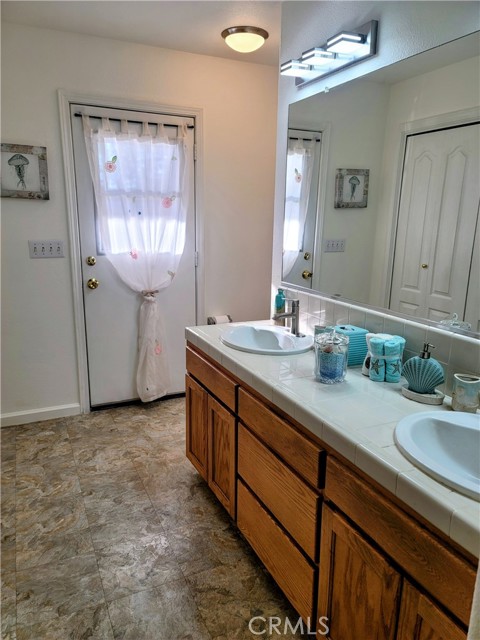 Detail Gallery Image 19 of 57 For 7835 N Matus, Fresno,  CA 93720 - 5 Beds | 3/1 Baths