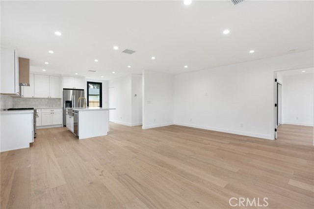8334 Winsford Avenue, Los Angeles CA: https://media.crmls.org/medias/b6241e41-9ec1-4ec8-8e14-f071e9c51515.jpg