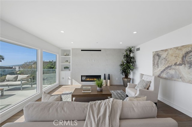Detail Gallery Image 16 of 53 For 723 Balboa Ave, Laguna Beach,  CA 92651 - 4 Beds | 4/1 Baths