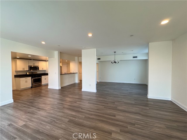 Detail Gallery Image 11 of 32 For 14934 Burbank Bld #302,  Sherman Oaks,  CA 91411 - 2 Beds | 2 Baths