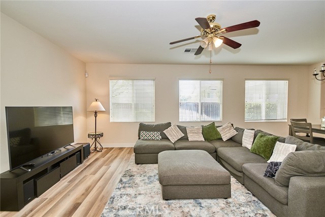 Detail Gallery Image 5 of 32 For 40223 Sequoia St, Murrieta,  CA 92563 - 5 Beds | 3 Baths