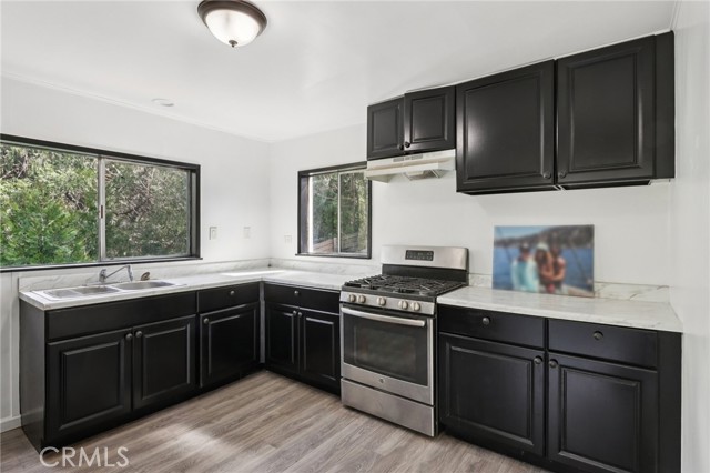 Detail Gallery Image 12 of 41 For 532 Sunset, Crestline,  CA 92325 - 3 Beds | 1/1 Baths