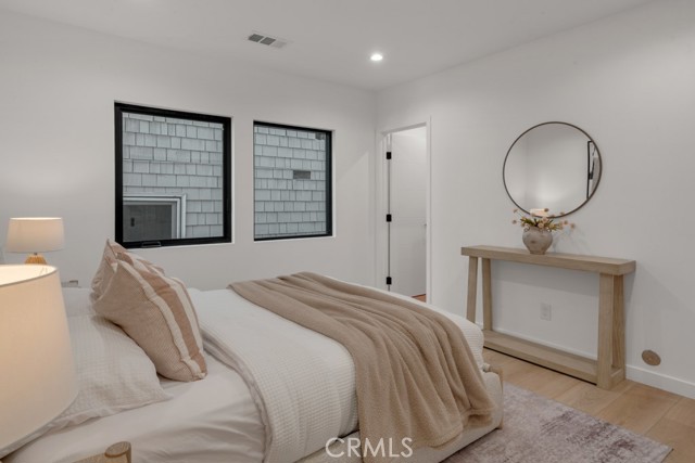 58 66th Place, Long Beach CA: https://media.crmls.org/medias/b6296f04-01eb-41f9-835d-8ca2ae535fd7.jpg