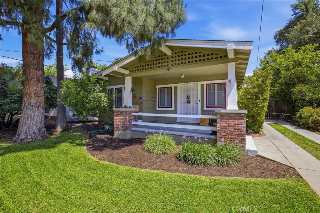 Triplex at 547 E Woodbury Road