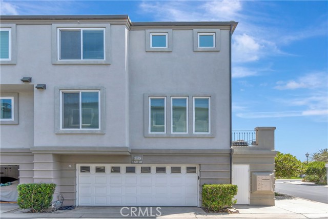 19281 Surf Drive, Huntington Beach CA: https://media.crmls.org/medias/b62ac14f-b25d-4c2c-9762-31a14db01f19.jpg