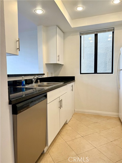 Detail Gallery Image 10 of 23 For 7826 Topanga Canyon, Canoga Park,  CA 91304 - 2 Beds | 2 Baths