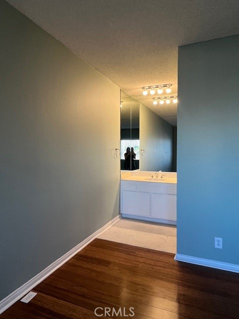 Detail Gallery Image 15 of 16 For 622 S Barrington #302,  Los Angeles,  CA 90049 - 1 Beds | 2 Baths