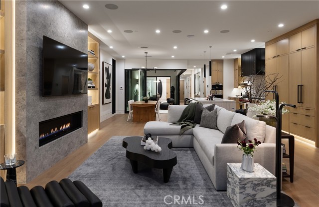412 Heliotrope Avenue, Corona del Mar CA: https://media.crmls.org/medias/b62c67c5-2e66-49ed-bd66-e74c7d1de530.jpg