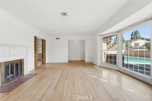 Detail Gallery Image 13 of 34 For 10314 Encino, Granada Hills,  CA 91344 - 4 Beds | 2 Baths