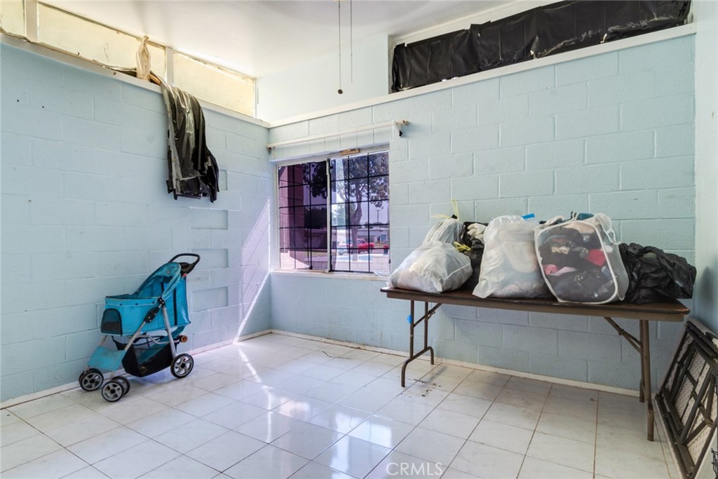 https://media.crmls.org/medias/b62dbadb-f694-4db8-9d81-512889138db9.jpg?preset=X-Large
