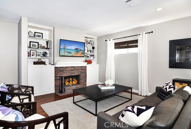 Detail Gallery Image 3 of 26 For 1581 Orange Ave #C,  Costa Mesa,  CA 92627 - 3 Beds | 2/1 Baths