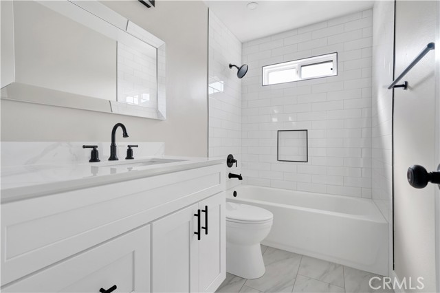 834 S Oakhaven Drive, Anaheim CA: https://media.crmls.org/medias/b62dda11-4aa4-461f-a78e-9fe44745648b.jpg