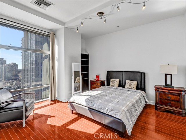 Detail Gallery Image 23 of 32 For 801 S Grand Ave #1812,  Los Angeles,  CA 90017 - 2 Beds | 2 Baths