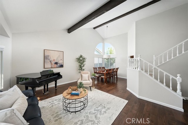 Detail Gallery Image 4 of 42 For 28735 Citrus Pl, Saugus,  CA 91390 - 4 Beds | 3 Baths