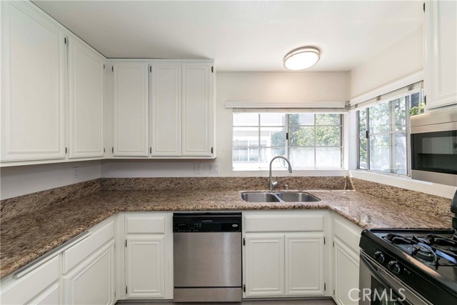 2800 Plaza Del Amo, Torrance CA: https://media.crmls.org/medias/b6301a28-3eca-4db7-93e4-cbc82b92dd5a.jpg