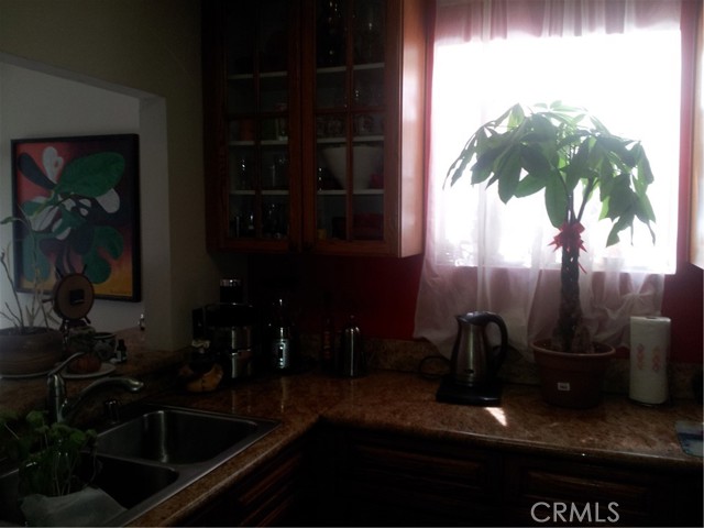 Detail Gallery Image 9 of 12 For 5122 Lindley Ave, Encino,  CA 91316 - 3 Beds | 2 Baths