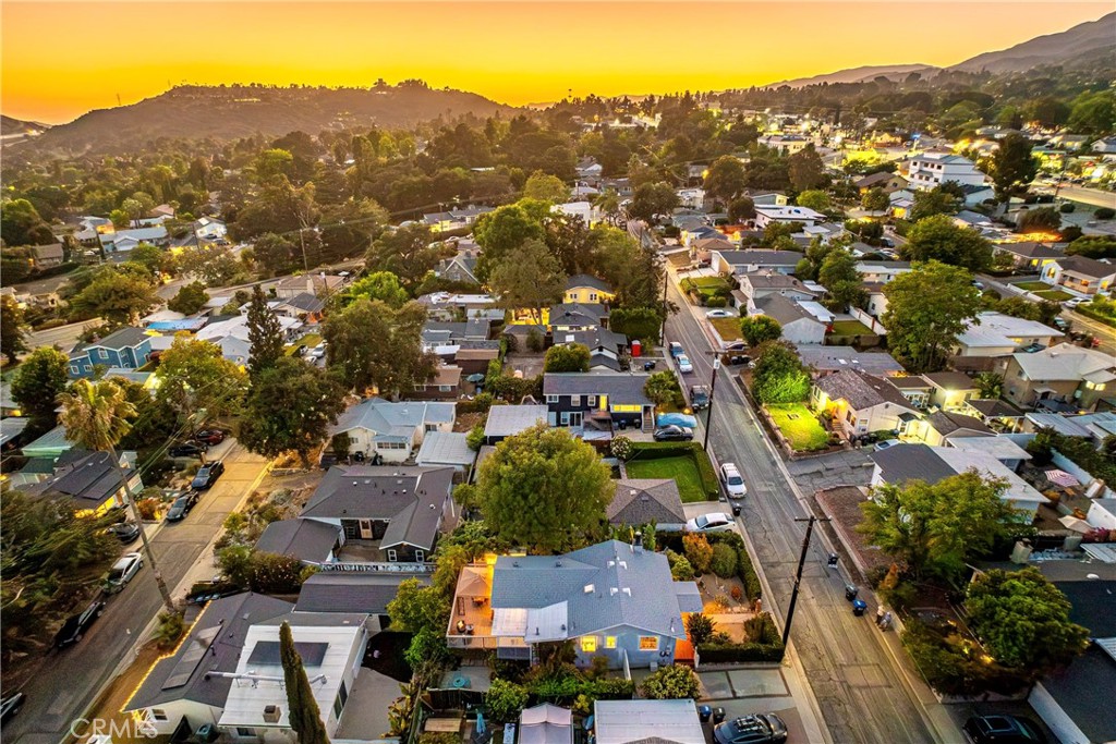 https://media.crmls.org/medias/b631090f-403a-4f06-b8a4-ff30b21afb17.jpg?preset=X-Large