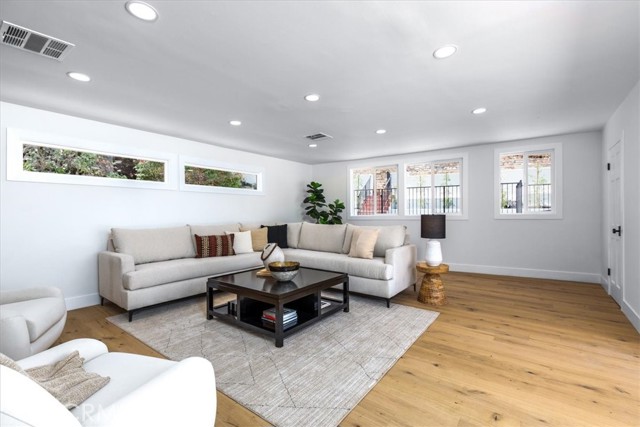 3625 Terrace View Drive, Encino CA: https://media.crmls.org/medias/b63186b3-61d4-4c6f-8075-a4de7a063449.jpg