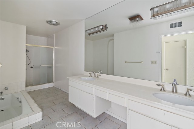 5333 Zelzah Avenue, Encino CA: https://media.crmls.org/medias/b631a062-5319-45d2-b0a2-b07001fd8aff.jpg