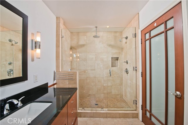 Detail Gallery Image 17 of 44 For 13964 Peach Grove St, Sherman Oaks,  CA 91423 - 3 Beds | 3 Baths