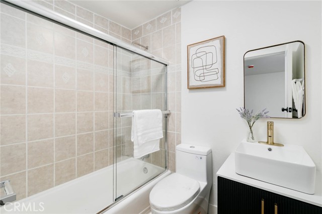 Detail Gallery Image 14 of 22 For 15643 Lassen, North Hills,  CA 91343 - 4 Beds | 3 Baths