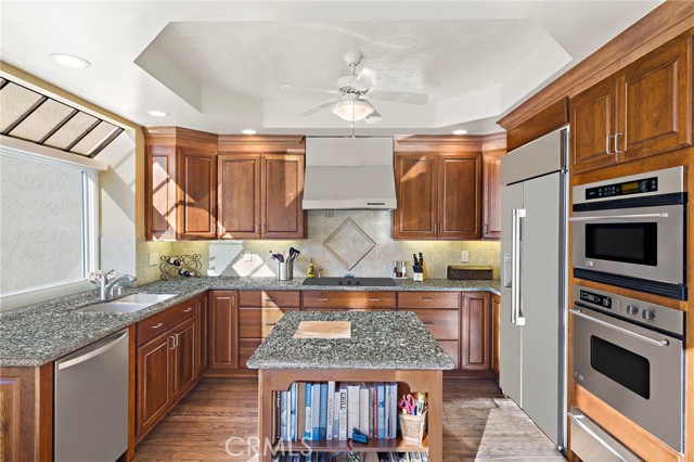 Detail Gallery Image 8 of 51 For 25 Lucerne St, Newport Beach,  CA 92660 - 3 Beds | 2/1 Baths