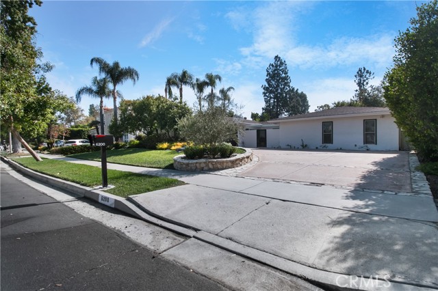 Detail Gallery Image 2 of 39 For 6200 Capistrano Ave, Woodland Hills,  CA 91367 - 3 Beds | 3 Baths