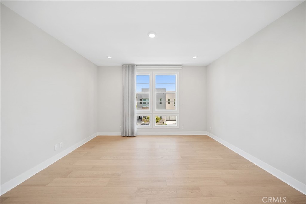 MLS #OC25239001 image #40