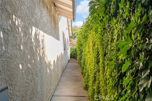 12 Smith Brothers Court, Chico CA: https://media.crmls.org/medias/b632fc36-b7ff-4780-8774-5d22061ce4ee.jpg